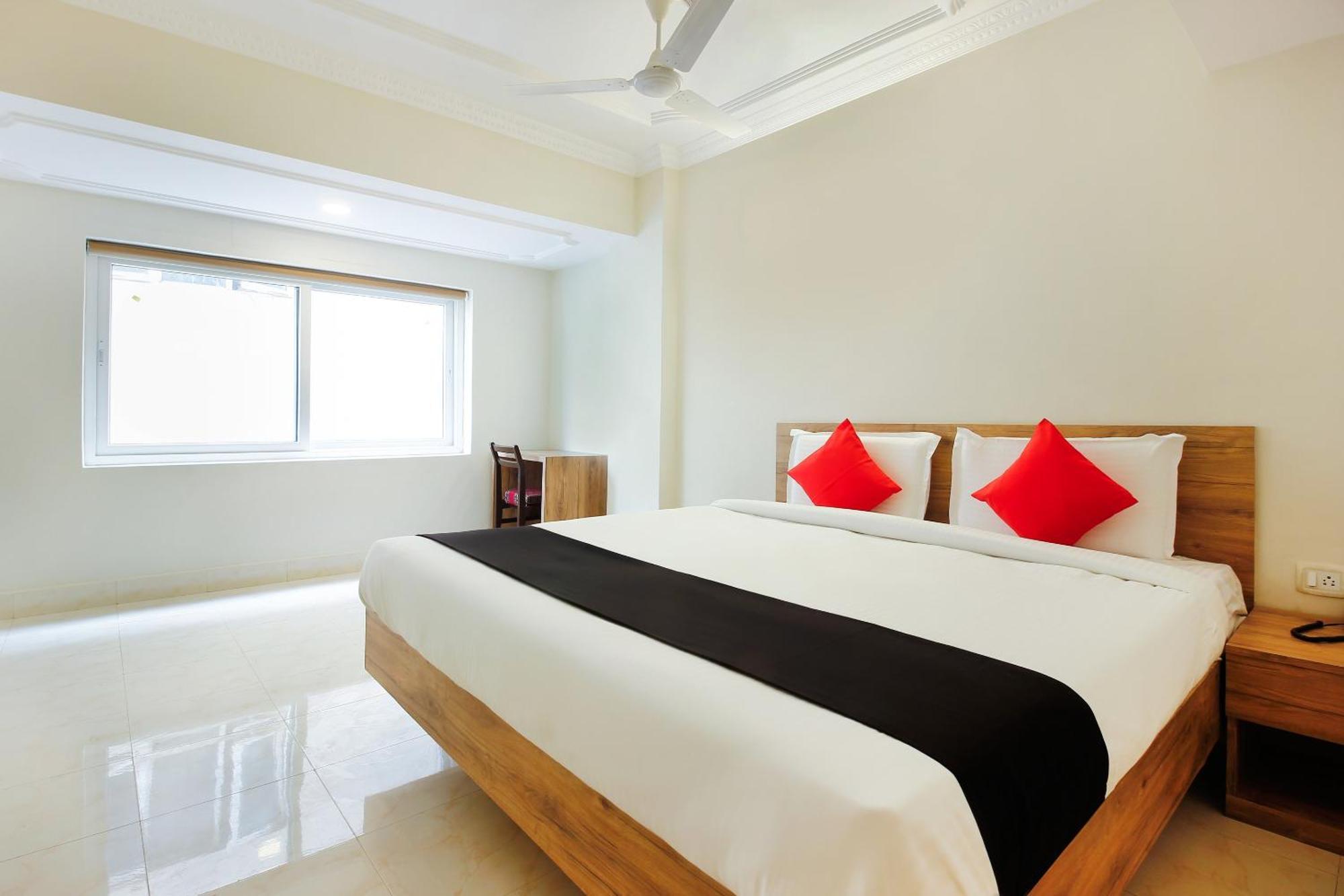 Capital O Sri Suprabhat Grand Near Kachiguda Railway Station Hyderabad Exterior foto