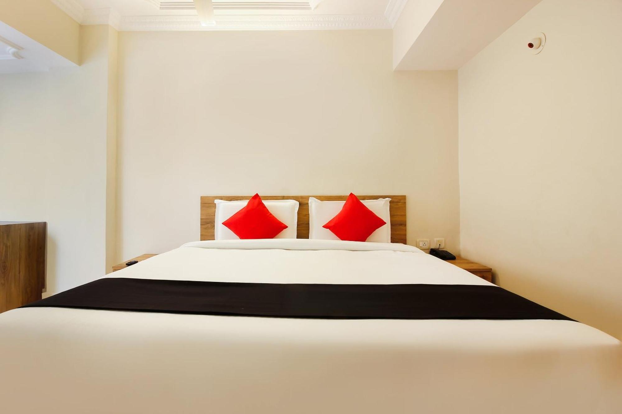 Capital O Sri Suprabhat Grand Near Kachiguda Railway Station Hyderabad Exterior foto